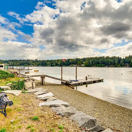 Bayfront Home With Private Beach In Vaughn!
